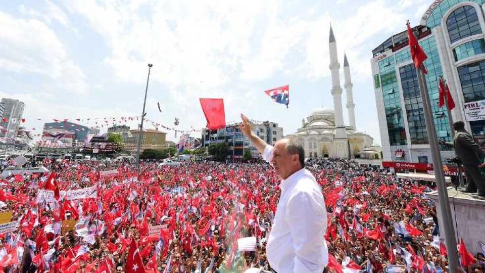 Muharrem İnce: Bedava kek isteyen Erdoğan'a, bacaları tüten fabrika isteyen bana oy versin