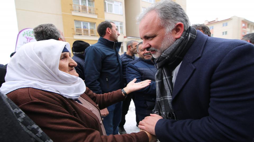 Serhatın Sesi / Serhat Diyarından Haberler / Ayhan Bilgen: Hukuk, adalet, hakça bir belediyecilik halklar için tek ilaçtır, tek çözümdür