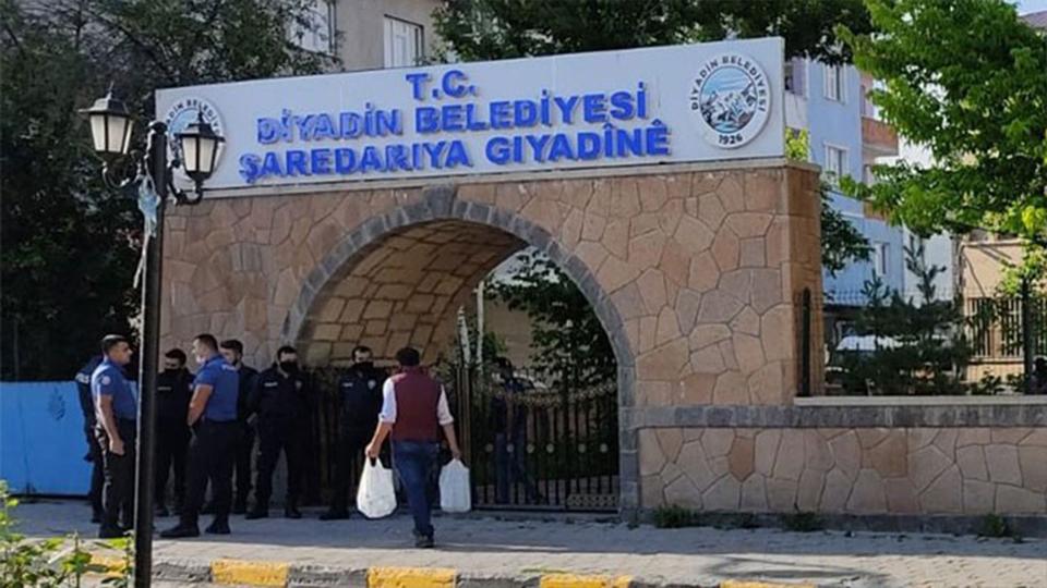 Diyadin Belediye Eş Başkanı Betül Yaşar gözaltına alındı