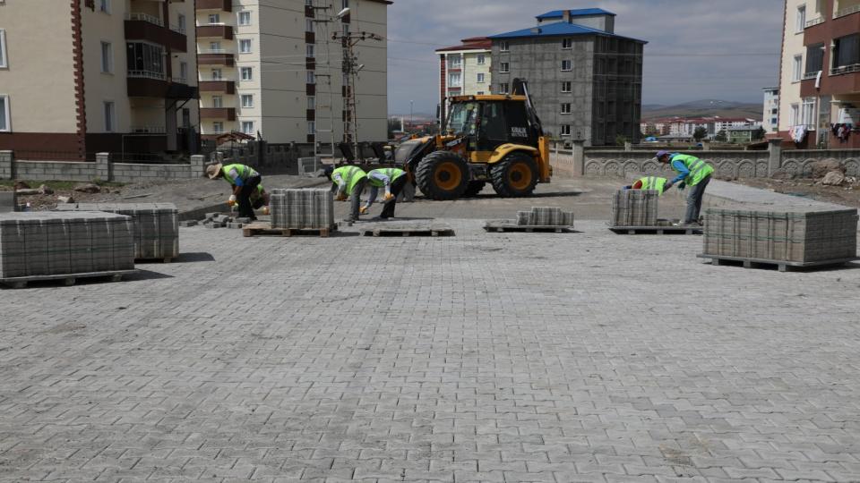 Serhatın Sesi / Serhat Diyarından Haberler / Kars Belediyesi yol ve kaldırım çalışmalarını sürdürüyor
