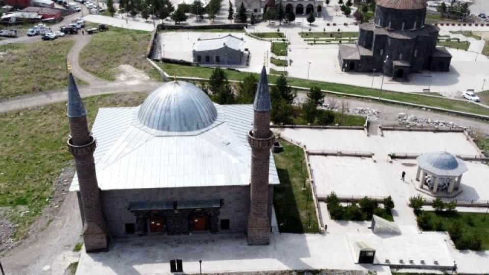 Serhatın Sesi / Serhat Diyarından Haberler / Ermeniler Ulu Cami'de 285 Türk'ü diri diri yaktı
