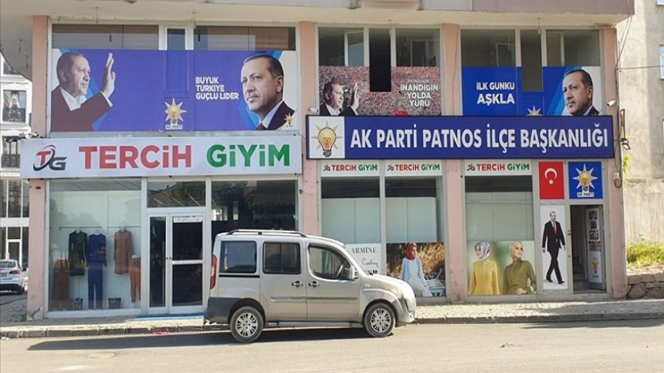 Serhatın Sesi / Serhat Diyarından Haberler / Ağrı'da AK Parti Patnos İlçe Başkanlığı binasına saldırı girişimi
