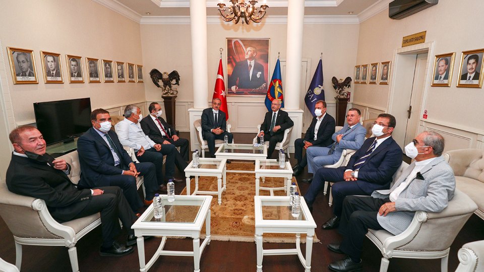 Serhatın Sesi / Serhat Diyarından Haberler / Kılıçdaroğlu, belediye başkanları ile THK'ı ziyaret etti