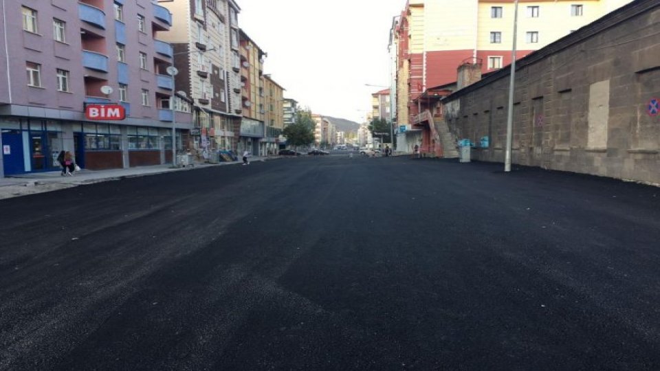 Serhatın Sesi / Serhat Diyarından Haberler / Kars’ta caddeler sıcak asfalt oldu