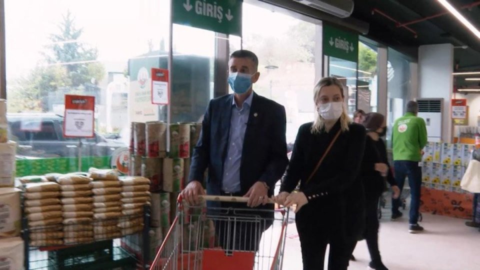 Serhatın Sesi / Serhat Diyarından Haberler / Erdoğan'ın alışveriş yaptığı markete İYİ Partili vekil de gitti! Fişi görünce asgari ücrete zam istedi